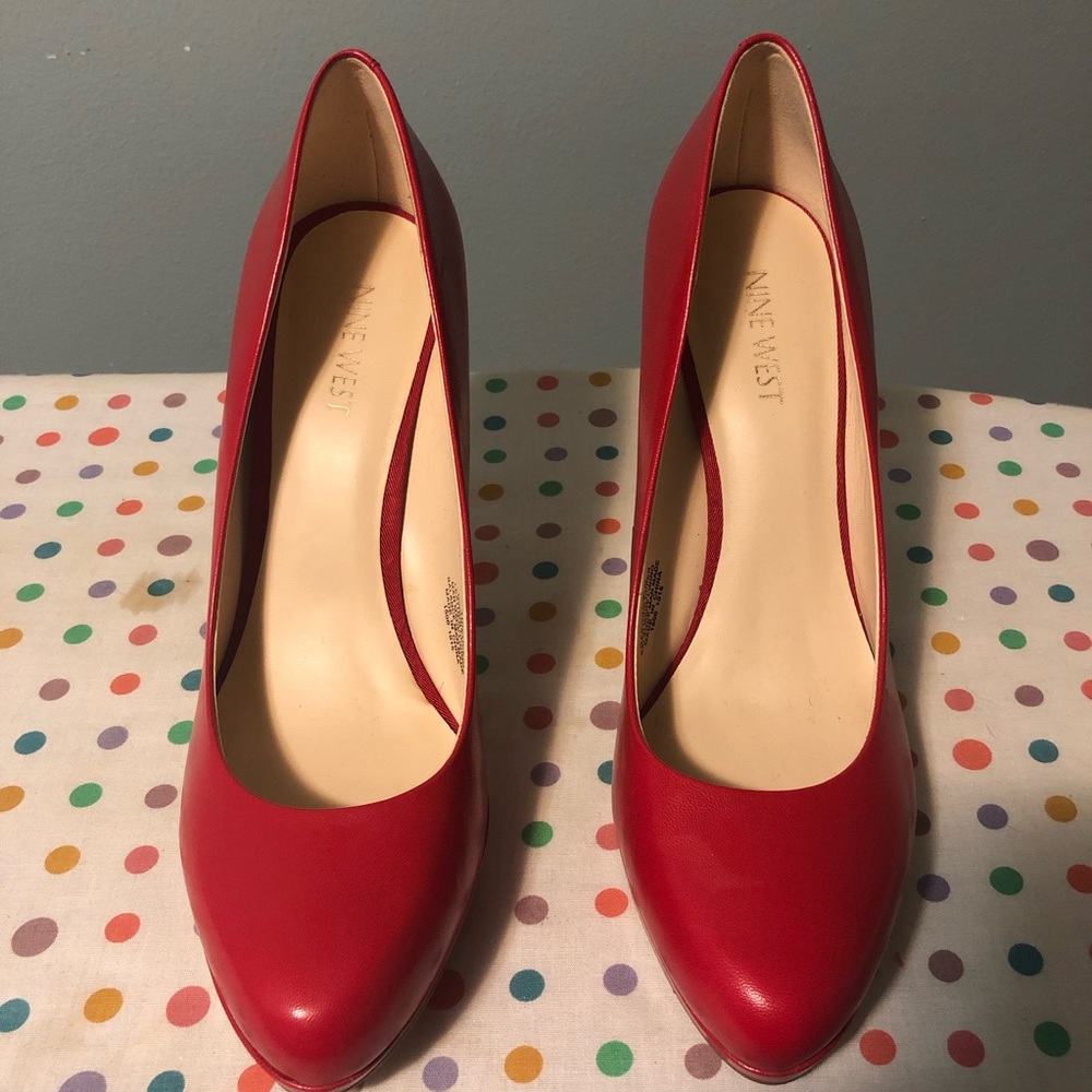 Red Nine West Pumps
